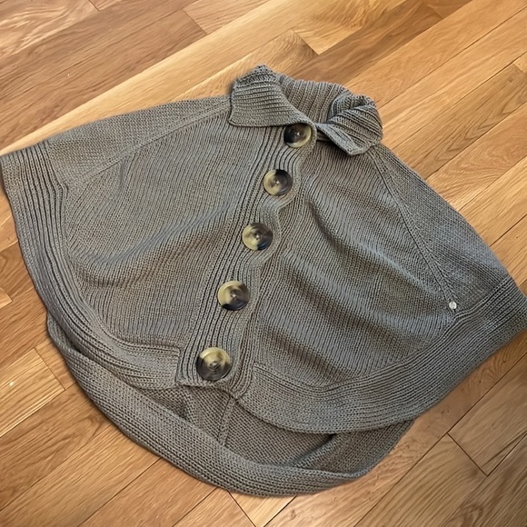 Pure Handknit Heavy Bulky Poncho Cape size S/M - Picture 7 of 7